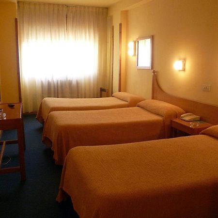 Hotel Pradas Jaca Esterno foto