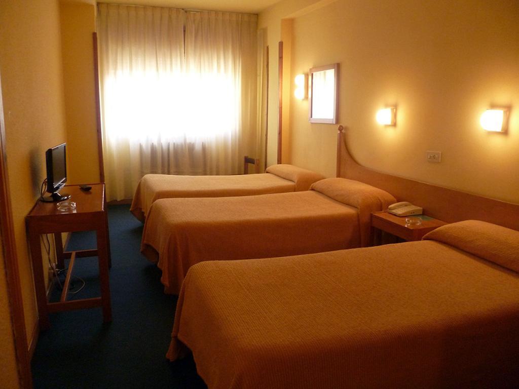 Hotel Pradas Jaca Esterno foto