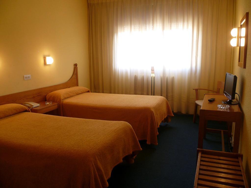 Hotel Pradas Jaca Esterno foto
