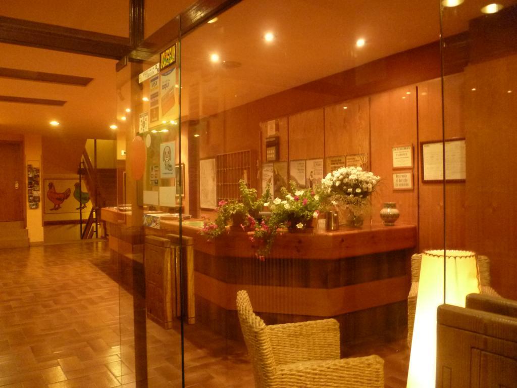 Hotel Pradas Jaca Esterno foto