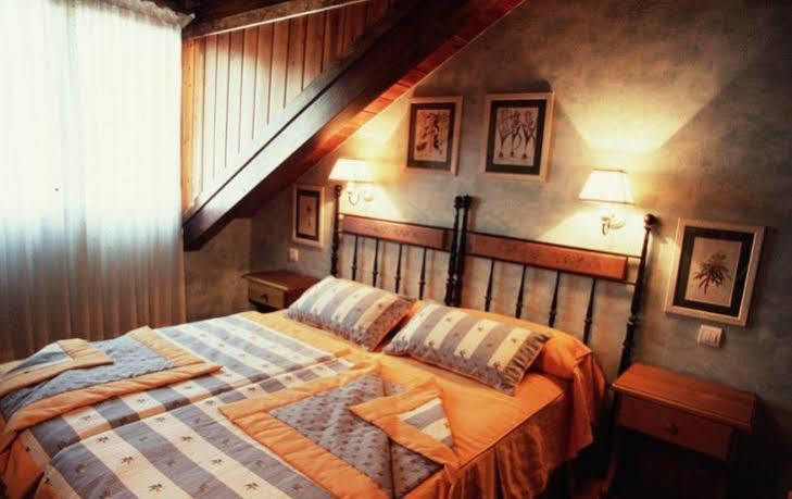 Hotel Pradas Jaca Esterno foto