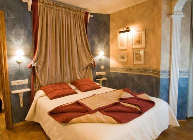 Hotel Pradas Jaca Esterno foto